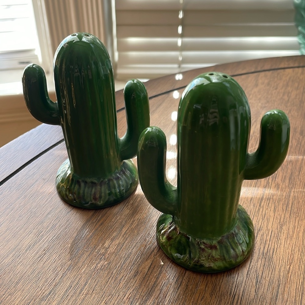 ROB ROY Vintage Cactus Salt & Pepper Shaker Set Green
